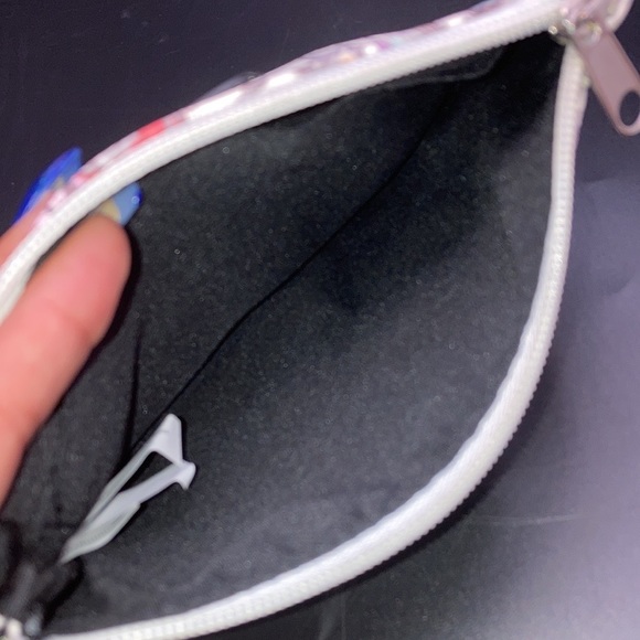 Holiday SALE 🎁 ⬇️Loungefly Princesses Sketch Wristlet - Picture 2 of 4